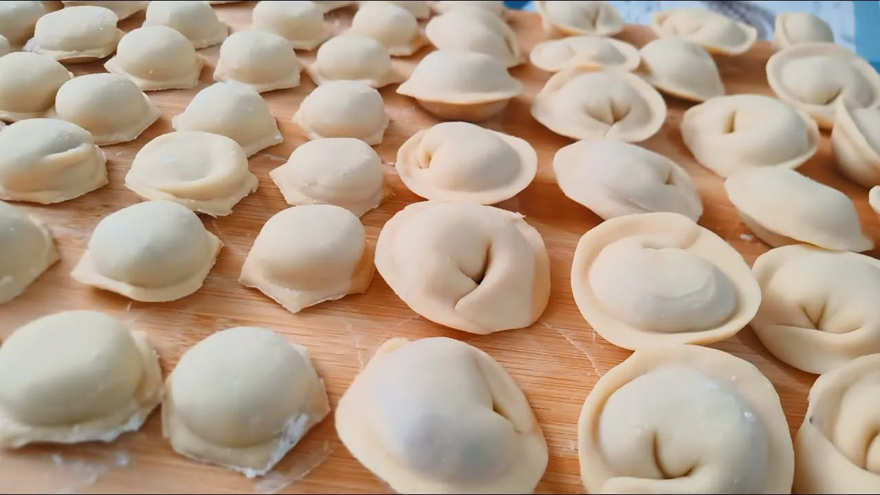 Свежевылепленные пельмени